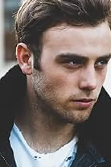 斯特灵·比尤芒