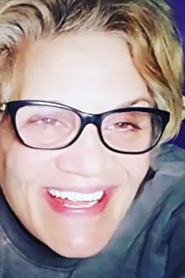 安妮·比萨比亚