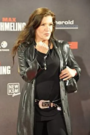 凯蒂·卡伦保尔