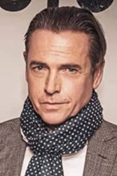 鲁伯特·韦恩-詹姆斯