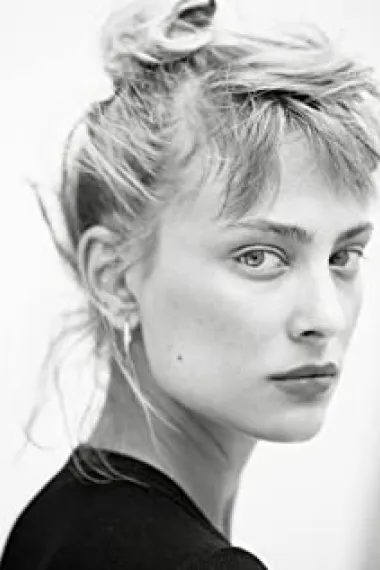 诺拉·阿娜泽德尔