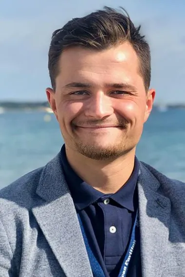 朱利安·克纳维