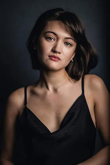 伊莎·布里昂斯